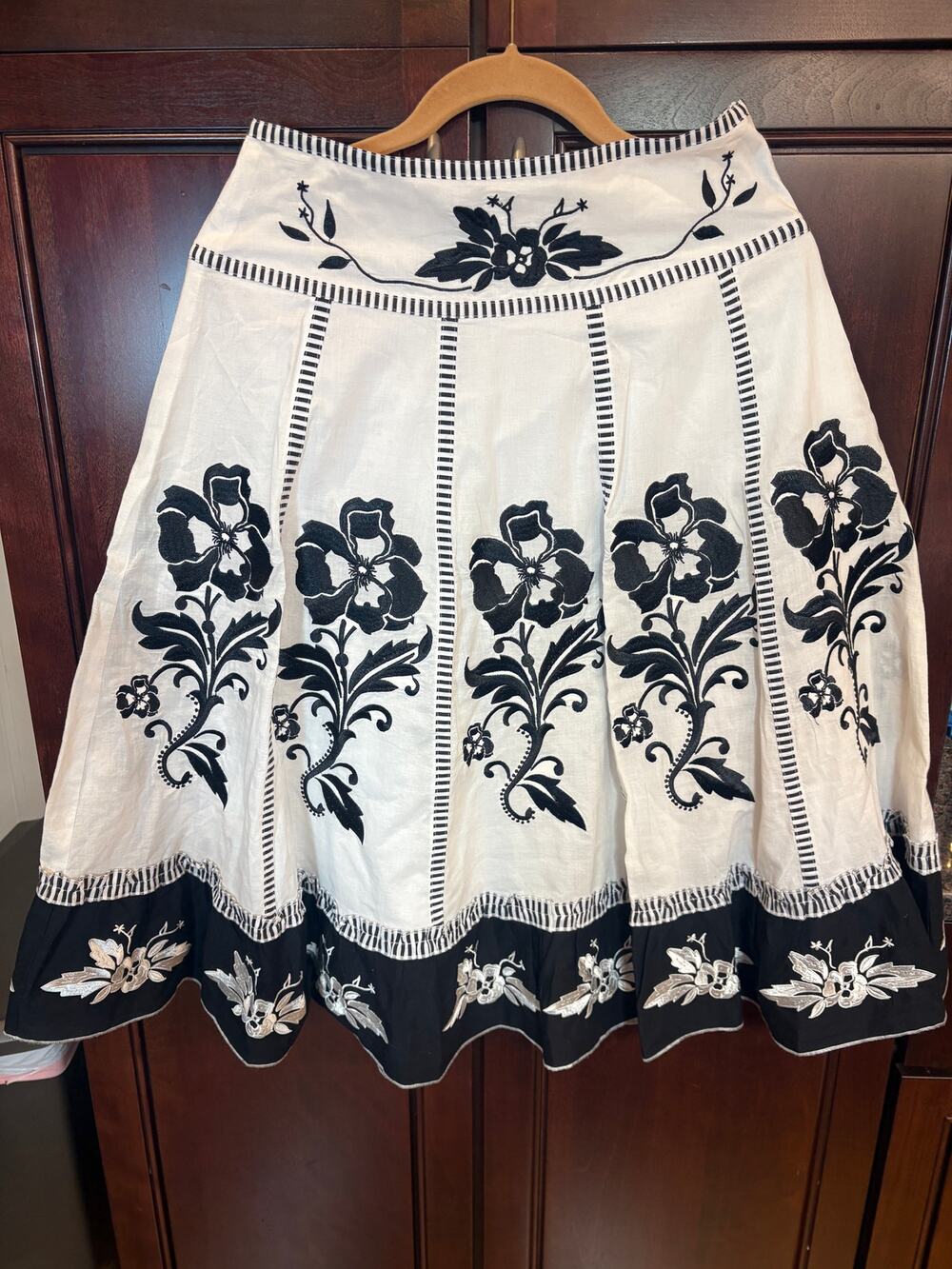 Boston Proper A-line White & Black Cotton Embroidered Skirt Size 2